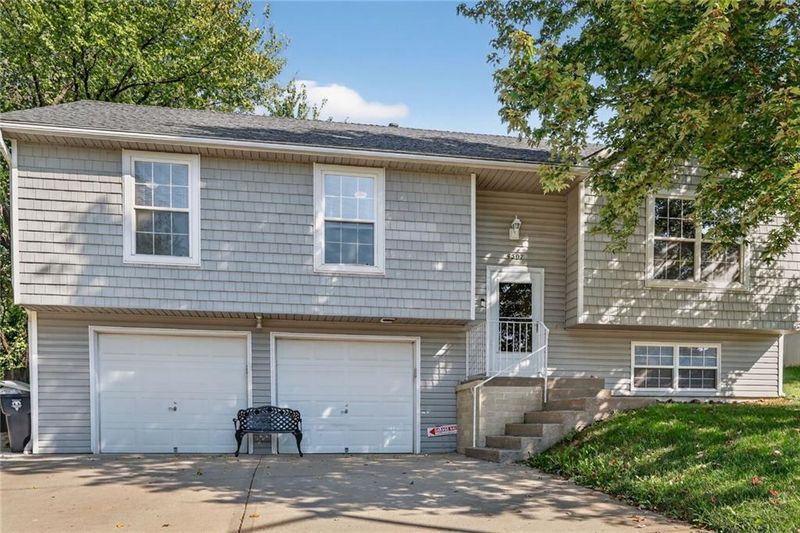 4507 N Fuller Ave, Kansas City, MO 64117