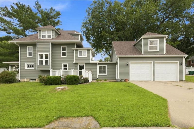501 E Shawnee St, Paola, KS 66071