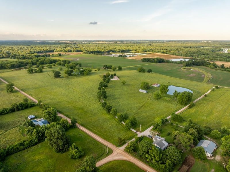 662 W 6th St, Schell City, MO 64783
