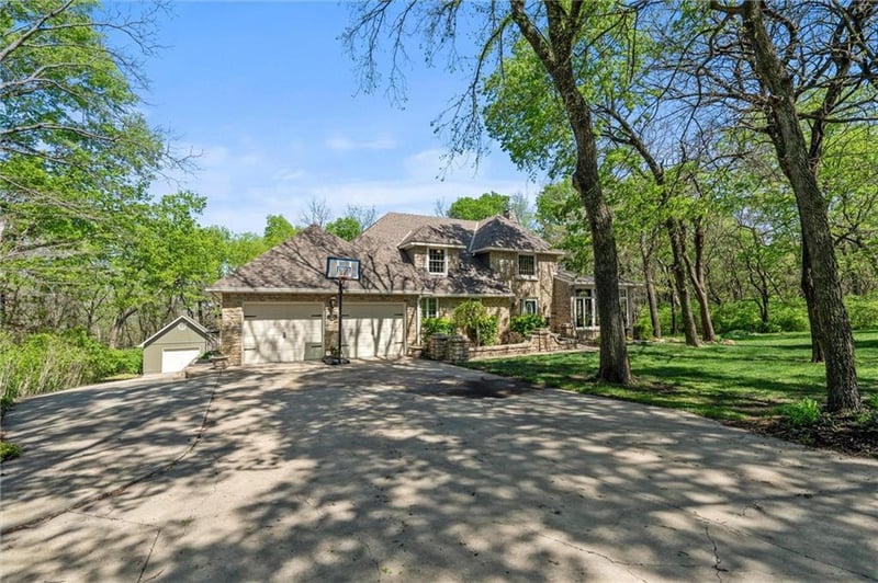 26208 S Southwood Rd, Harrisonville, MO 64701