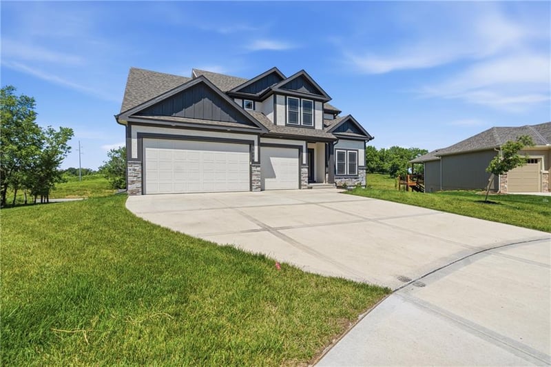 1972 Longview Dr, Liberty, MO 64068