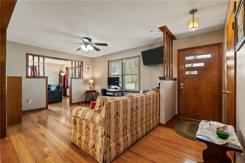 5725 Hunter St, Raytown, MO 64133