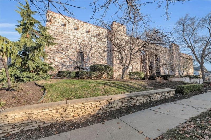 5015 Walnut St #A, Kansas City, MO 64112