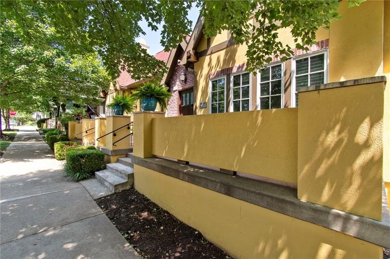 9008 NE 80th St, Kansas City, MO 64158