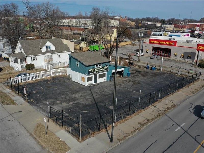 300 E Linwood Blvd, Kansas City, MO 64111