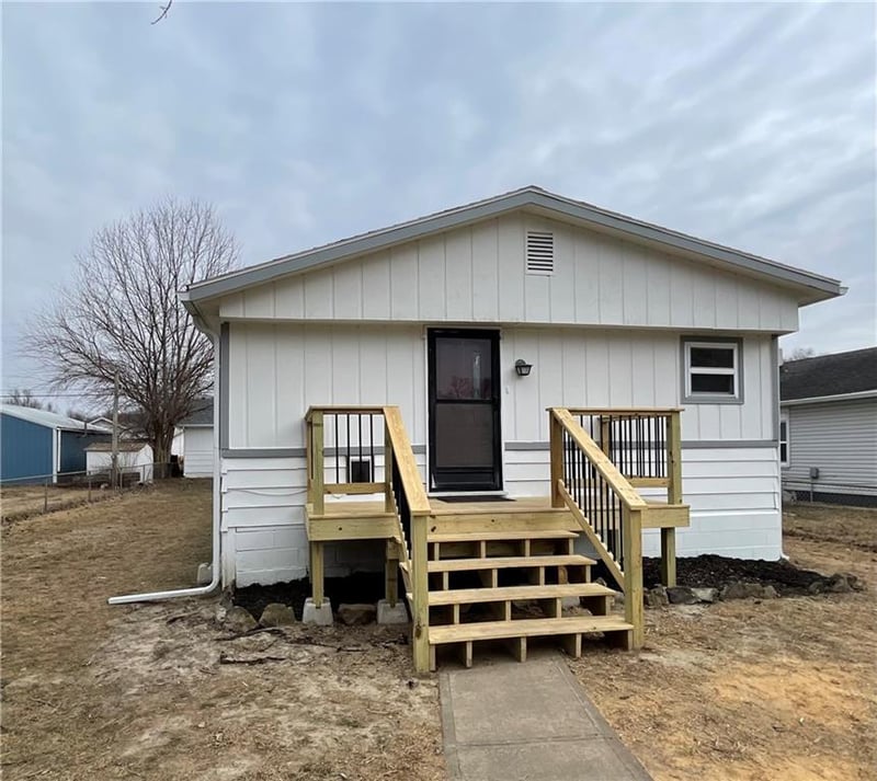 6641 Washington St, St Joseph, MO 64504