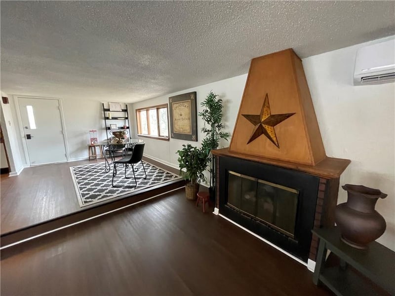 6641 Washington St, St Joseph, MO 64504