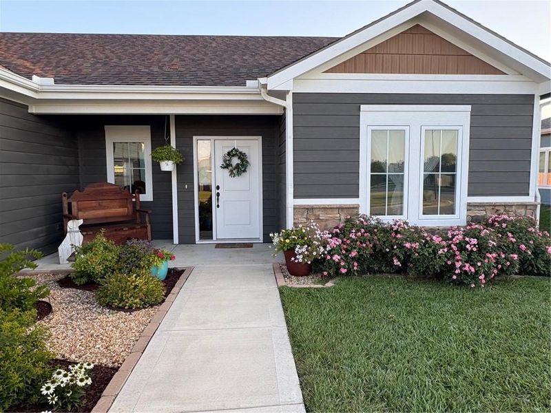 1108 Bluestem Dr, Baldwin City, KS 66006