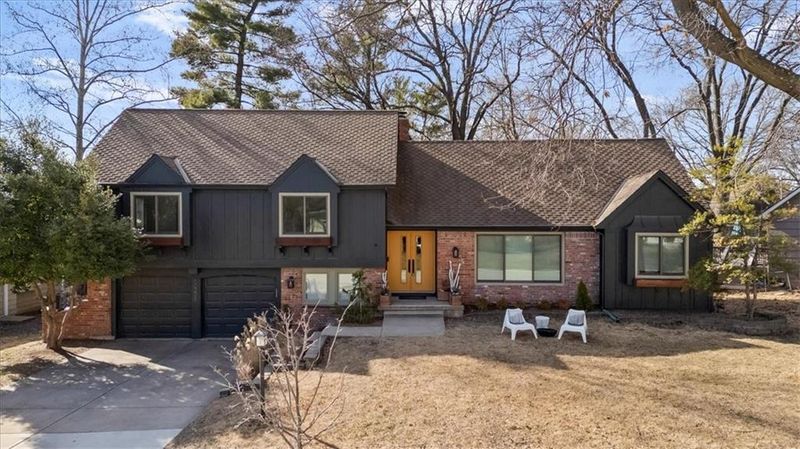 10206 Linden St, Overland Park, KS 66207