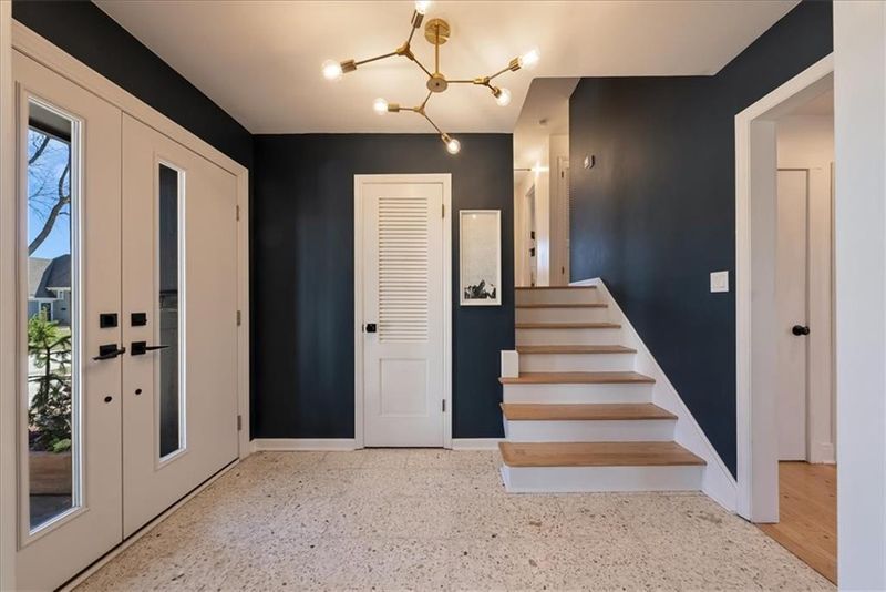 10206 Linden St, Overland Park, KS 66207