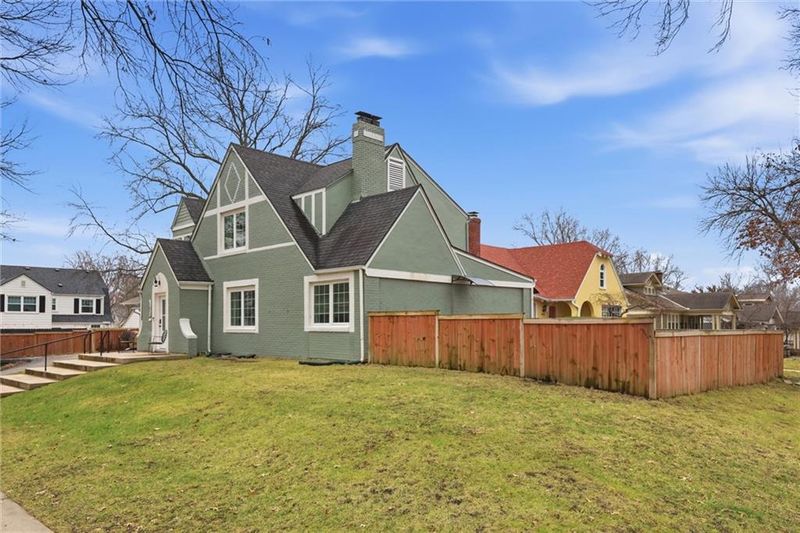 103 E Meyer Blvd, Kansas City, MO 64113