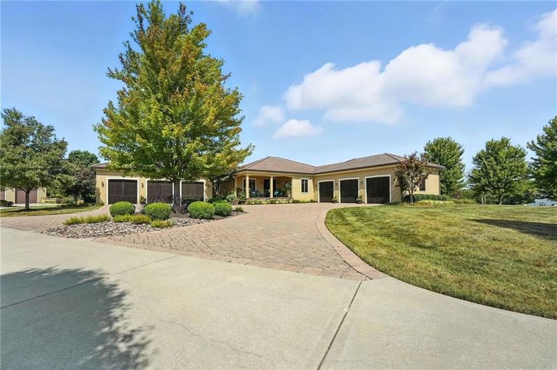 25404 Lawnwood Ct, Lee's Summit, MO 64064