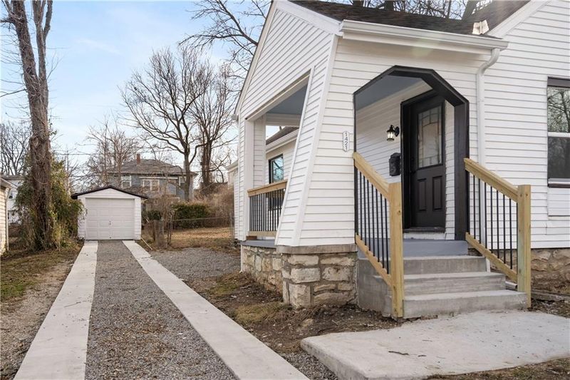 1421 E 77th St, Kansas City, MO 64131