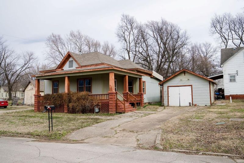 911 N Central Ave, Parsons, KS 67357