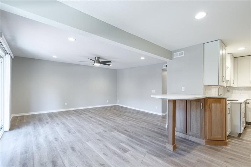 6206 Robinson St #1, Overland Park, KS 66202