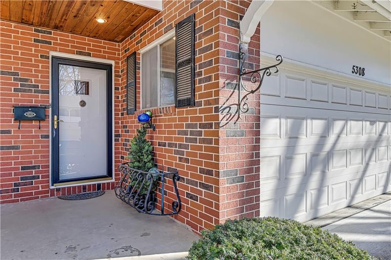5308 W 103rd Ter, Overland Park, KS 66207