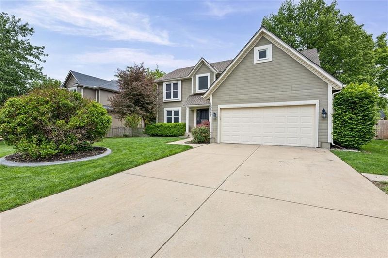15567 S Apache Cir, Olathe, KS 66062