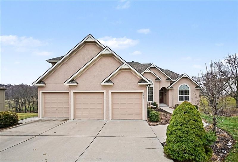 15423 N Mount Olivet Rd, Smithville, MO 64089