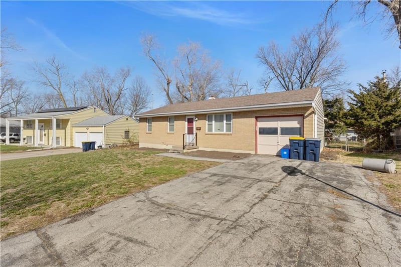 7710 NE 54th St, Kansas City, MO 64119