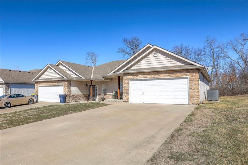 10302 E 45th Ter, Kansas City, MO 64133