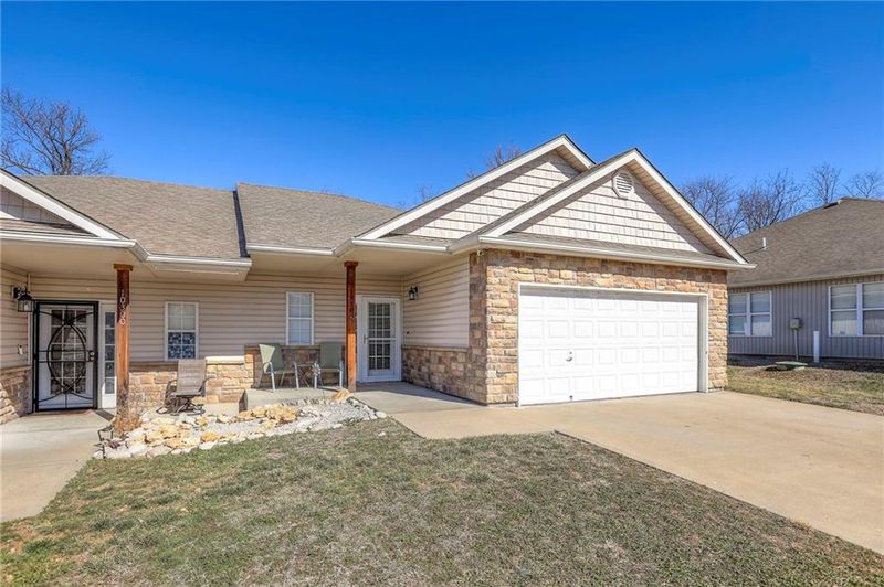 10302 E 45th Ter, Kansas City, MO 64133