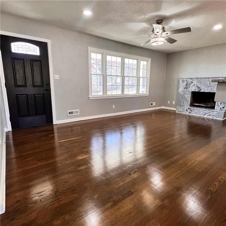 7910 E 74th St, Kansas City, MO 64133
