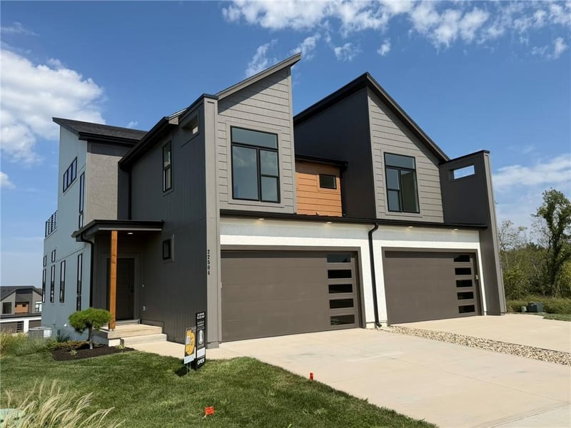 22504 W 93rd Ter, Lenexa, KS 66227