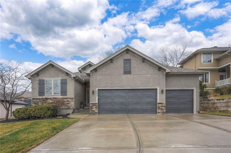 952 E 121st Pl, Olathe, KS 66061