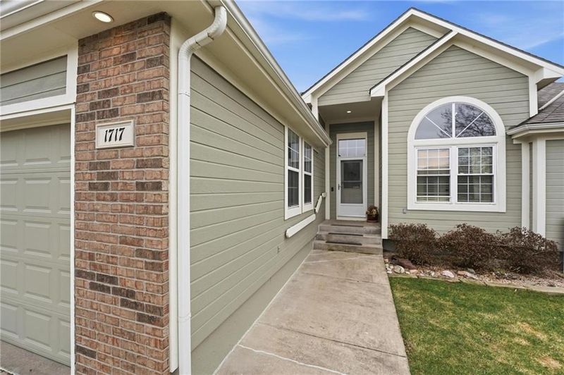 1717 Overbrook Ln, Raymore, MO 64083