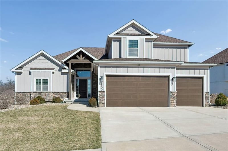 2500 NW Riverview Dr, Riverside, MO 64150