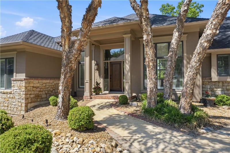 10640 S Glenview Ln, Olathe, KS 66061