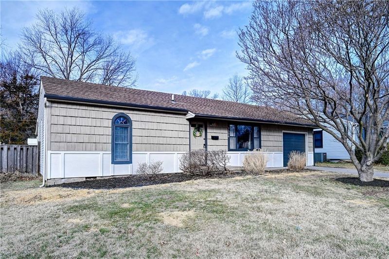7306 Maple St, Overland Park, KS 66204