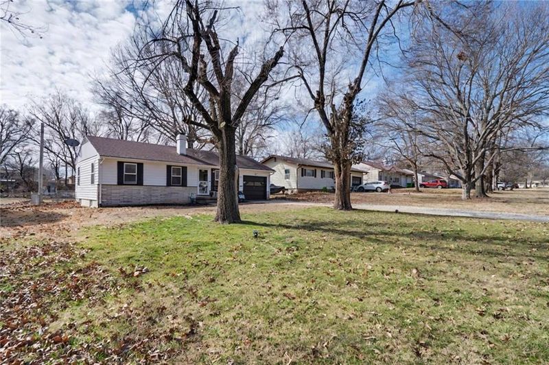 520 E 14th St, Ottawa, KS 66067