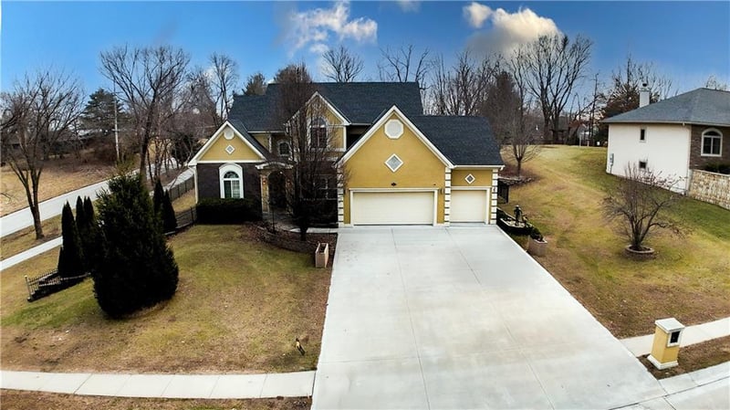 4912 Corinth Dr, St Joseph, MO 64506