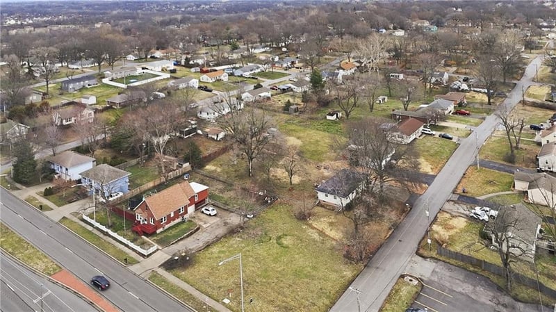 8701 N Oak Trafficway, Kansas City, MO 64155