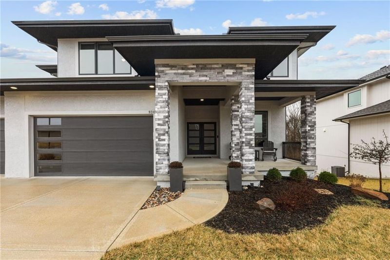 9310 Carbondale St, Lenexa, KS 66227