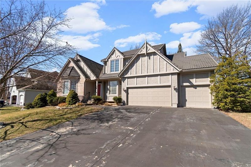 1008 NE Moss Point Rd, Lee's Summit, MO 64064