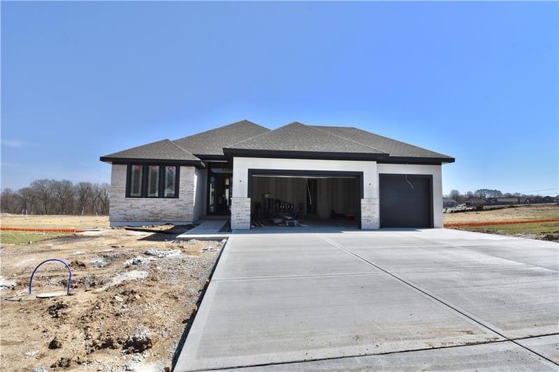 7645 N Booth Ave, Kansas City, MO 64158