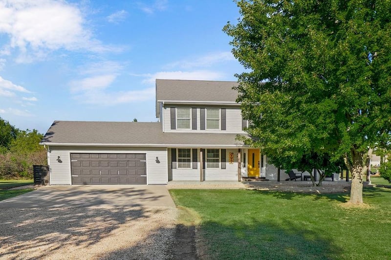 992 E 750 Rd, Lawrence, KS 66047
