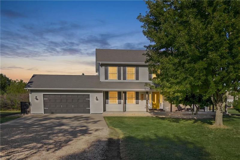 992 E 750 Rd, Lawrence, KS 66047