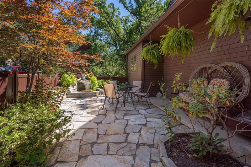 Raintree Pl, Lawrence, KS 66047