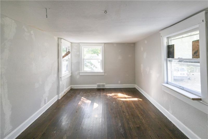 2446 Quincy St, Kansas City, MO 64127