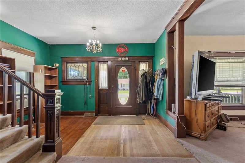602 W Walnut St, Grain Valley, MO 64029