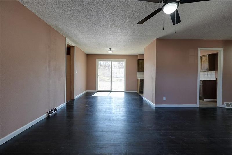 11215 E 49th St, Kansas City, MO 64133