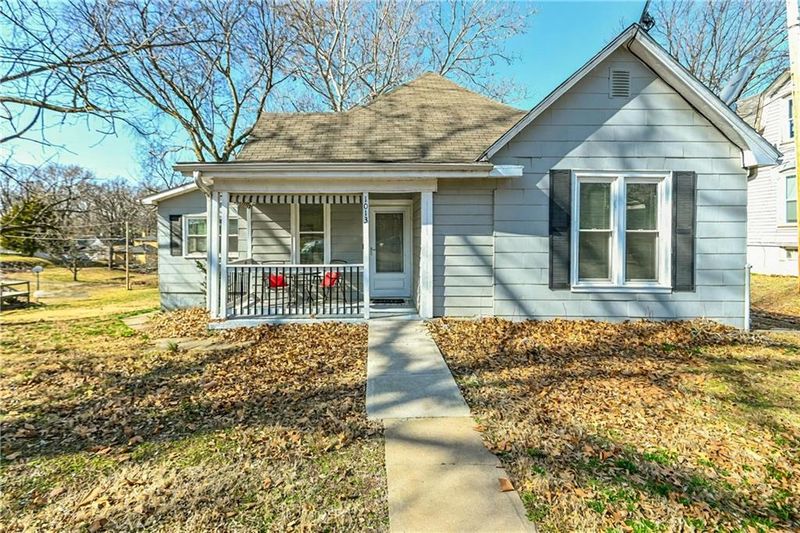 1013 S 4th St, Atchison, KS 66002