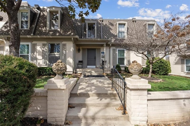 10712 Glenwood St #B, Overland Park, KS 66211