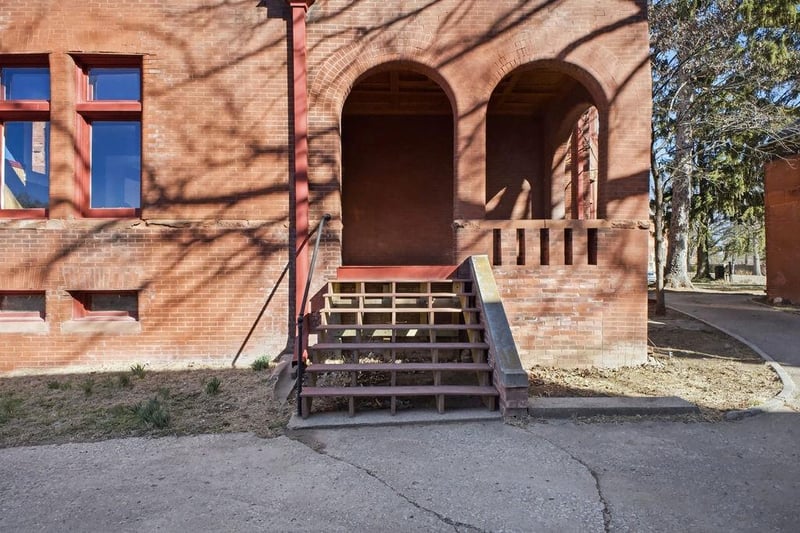 802 Hall St, St Joseph, MO 64501