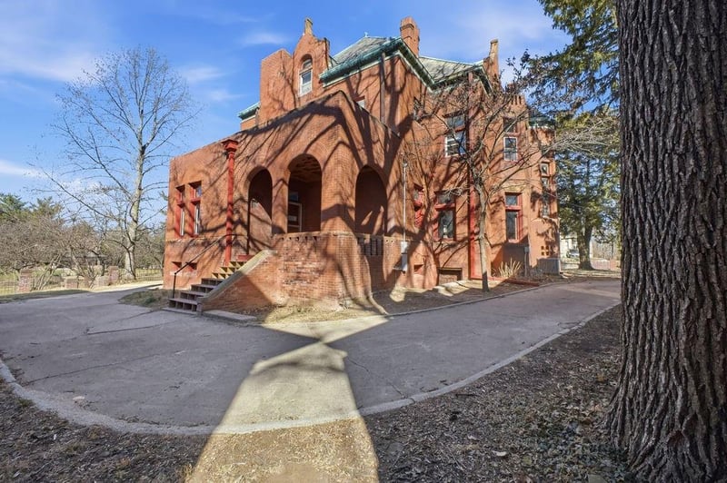 802 Hall St, St Joseph, MO 64501
