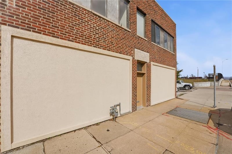 808 E 10th St, Kansas City, MO 64106