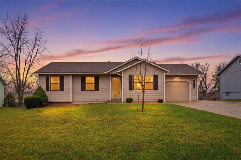 33775 Valleyview St, De Soto, KS 66018